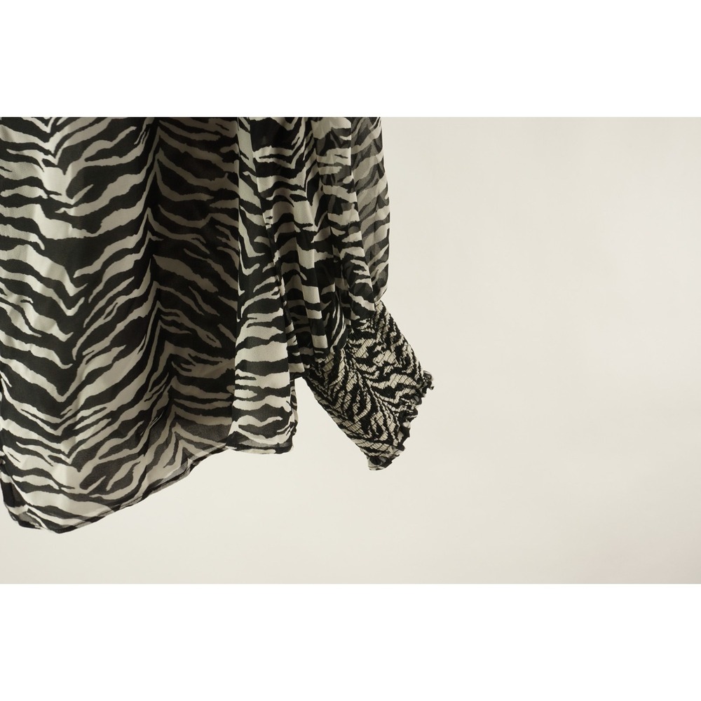New Halogen Women's 2X Smocked Cuff Zebra Print Chiffon Button Up V-Neck Blouse - Picture 4 of 9
